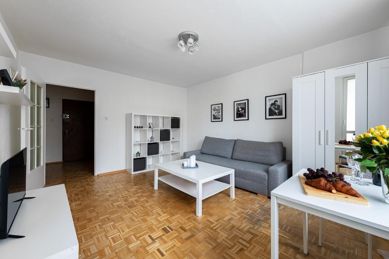 Jagiellonska 4 Prywatne Mieszkanie Z Balkonem I Bezplatnym Parkingiem 300m Od Stadionu Narodowego Samodzielne Zameldowanie! Self Check-in System! Apartament