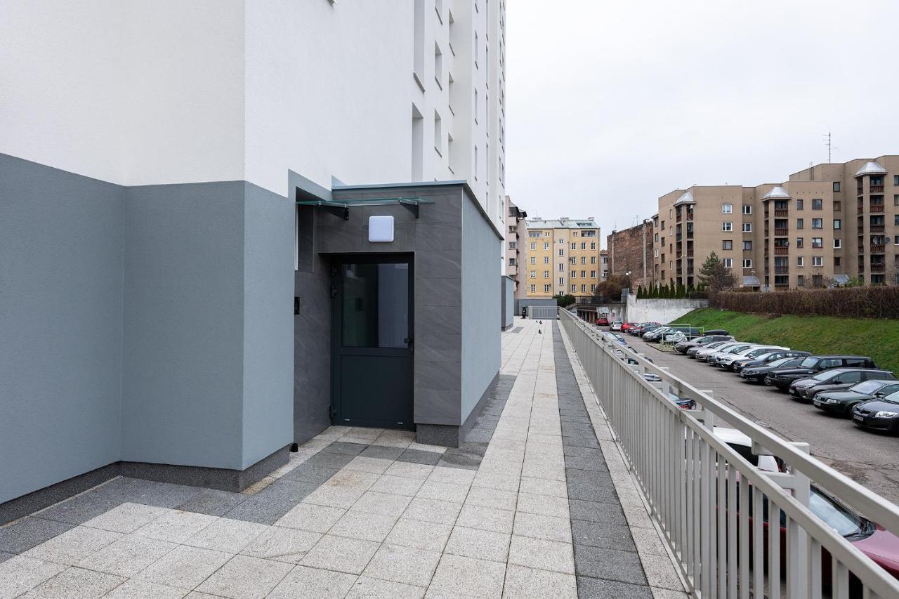 Apartament Jagiellonska 4 Prywatne Mieszkanie Z Balkonem I Bezplatnym Parkingiem 300m Od Stadionu Narodowego Samodzielne Zameldowanie! Self Check-in System! *